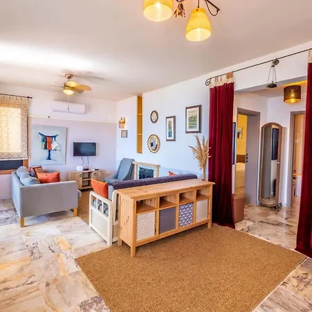 Baris Apartment With Seaview